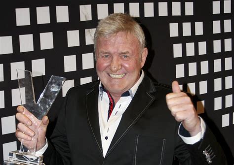 how old is leon schuster